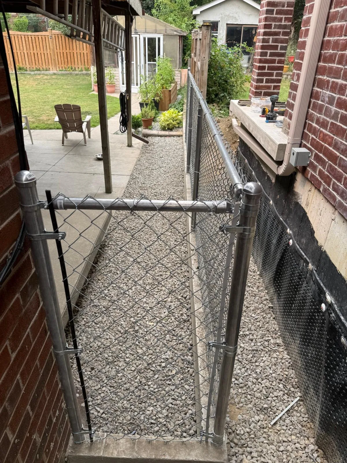 Chain link gate at the patio end of the Mississauga side yard run