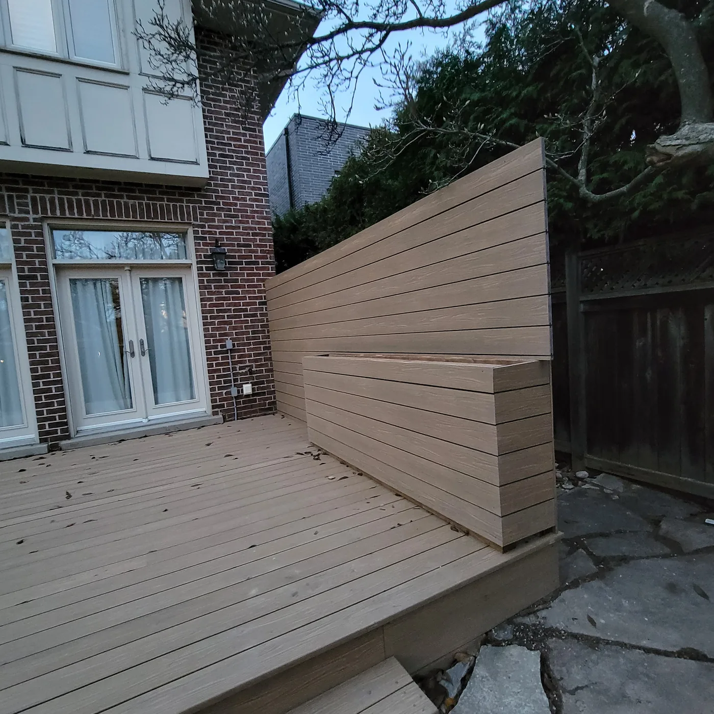 Composite privacy screen along the side of a new composite deck in Toronto