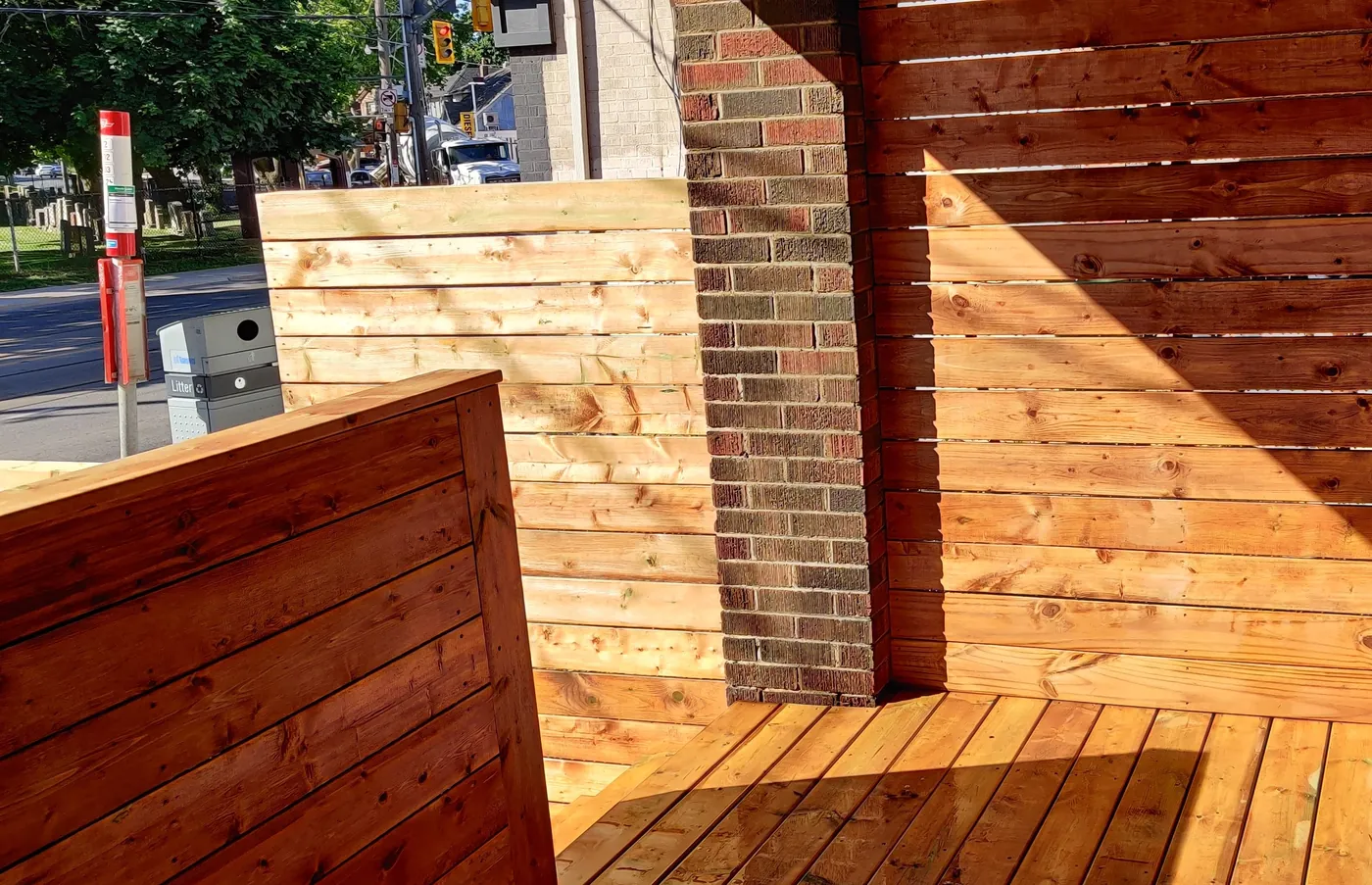 Front porch deck in cedar with a horizontal privacy screen facing the street, Toronto