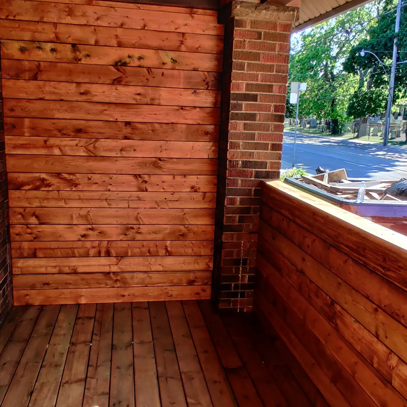 Cedar porch deck and horizontal privacy wall, Toronto
